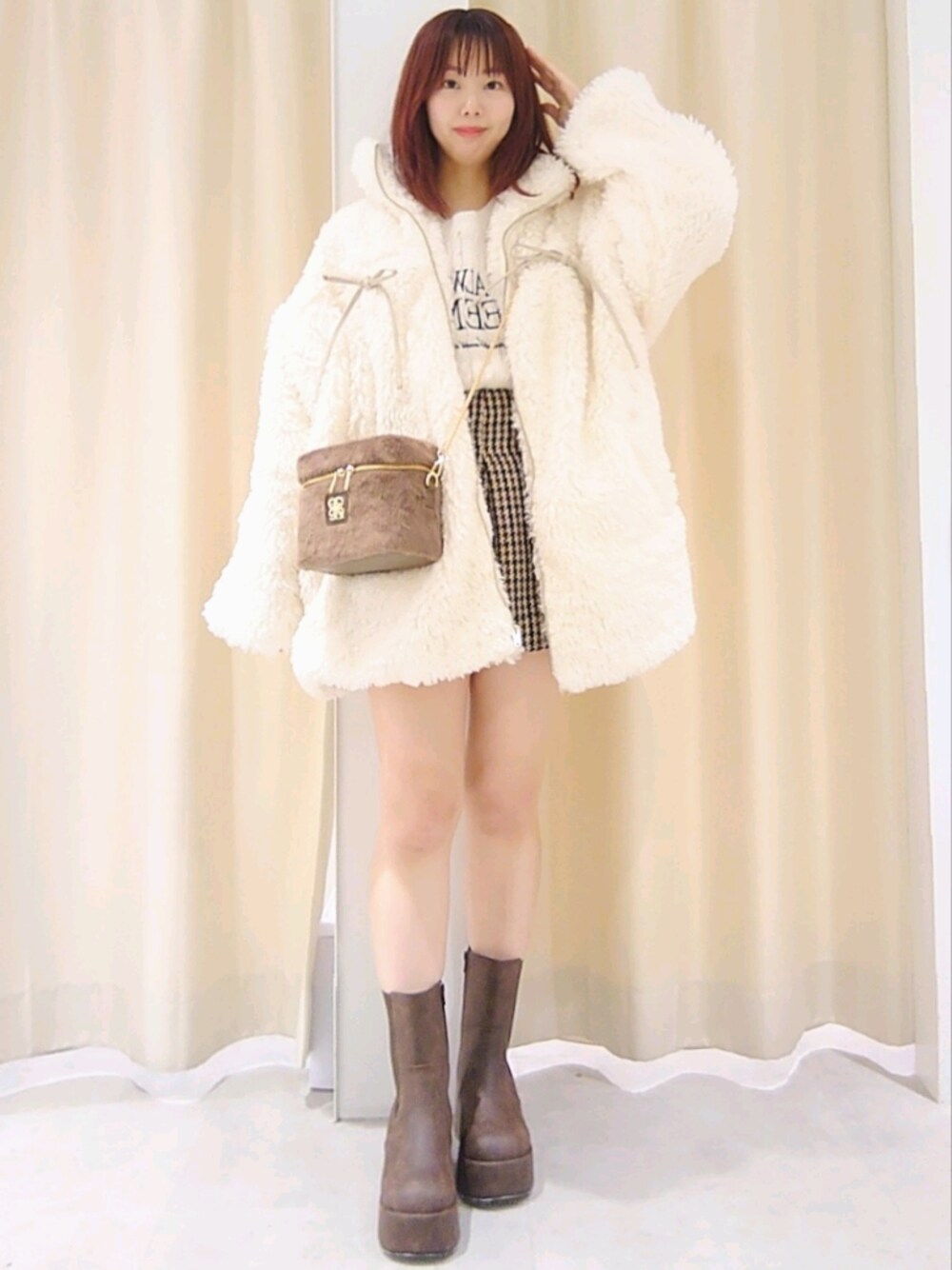 「ナイスクラップ、nice claup、one after another NICE CLAUP、骨格ウェーブ、イエベ春、低身長、152cm、ニット、チェック、冬コーデ、お出かけコーデ、冬アウター、韓国ファッション、ボア、カジュアルガーリー」｜「one after another NICE CLAUPの【premium order】サイドラインリボンボアジャケット（ブルゾン、ホワイト系）」を使った、ばらさん（レディース・152cm）の秋コーディネートの1枚目の写真