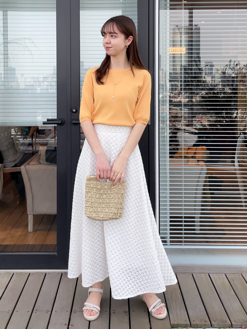 「春色、休日スタイル、お出かけコーデ、デートコーデ、初夏コーデ、大人ガーリー、オレンジ」｜「groveの【多機能】やわらかドライタッチ五分袖プルオーバー（一部カラー先行予約受付中！）（ニット/セーター、イエロー系）」を使った、NATSUMIさん（レディース・165cm）の春コーディネートの1枚目の写真