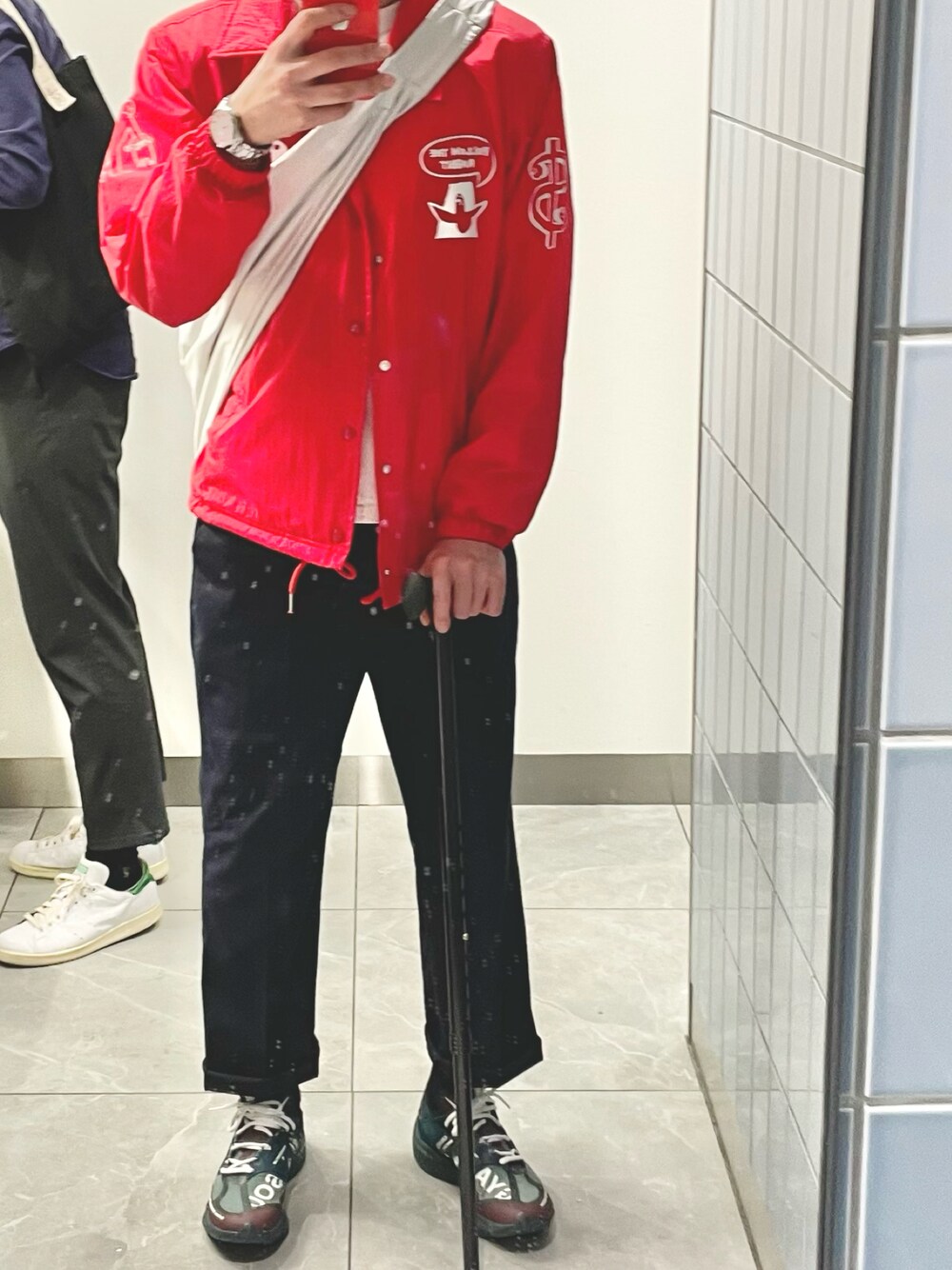 「markgonzalesのアイテム（ナイロンジャケット、レッド系）」を使った、keisukeさん（メンズ・172cm）の春コーディネートの1枚目の写真
