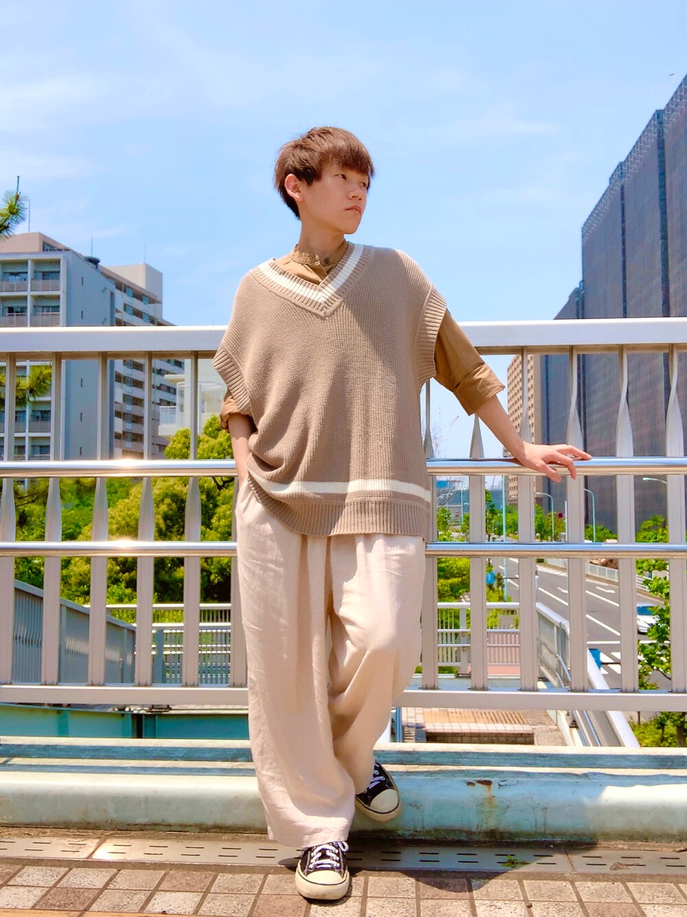 「春コーデ、春夏コーデ、シンプル、シンプルスタイル、カジュアルコーデ、ベスト、ベストコーデ、低身長、低身長コーデ、低身長男子、WEGO、CRAFT STANDARD BOUTIQUE、いいね、save、フォローお願いします🤑、お洒落さんとつながりたい、instagramフォローお願いします」｜「CRAFT STANDARD BOUTIQUEの【2020SS】LINEN MIX EASY PANTS/リネン混イージーテーパードパンツ○（その他パンツ、ホワイト系）」を使った、悠弥(ゆう)さん（メンズ・162cm）の夏コーディネートの1枚目の写真
