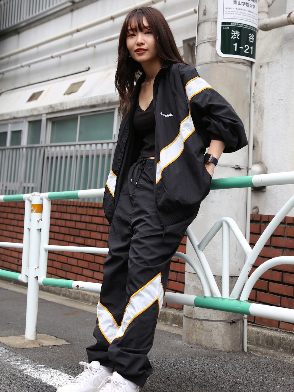 「SubcietyのNYLON JKT（ナイロンジャケット、ブラック系）」を使った、ゆきさん（レディース・158cm）の夏コーディネートの1枚目の写真