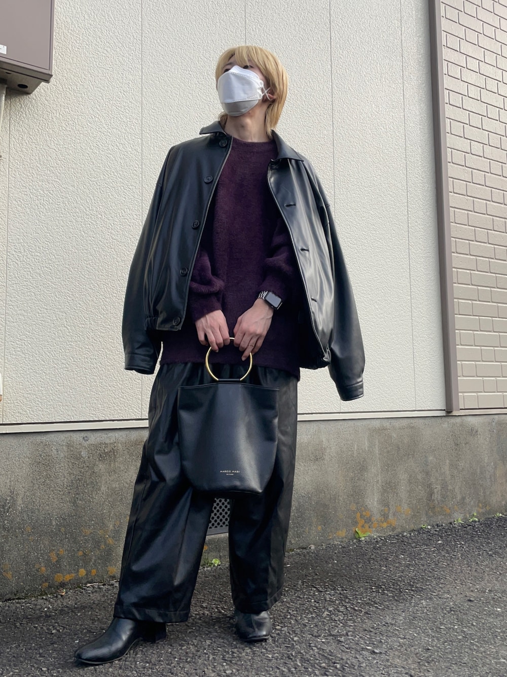 「低身長男子、ゆるコーデ、レザーセットアップ、レザーコーデ」｜「HAREのシャギーニットプルオーバー(HARE)（ニット/セーター、パープル系）」を使った、recommendationさん（メンズ・155cm）の冬コーディネートの1枚目の写真