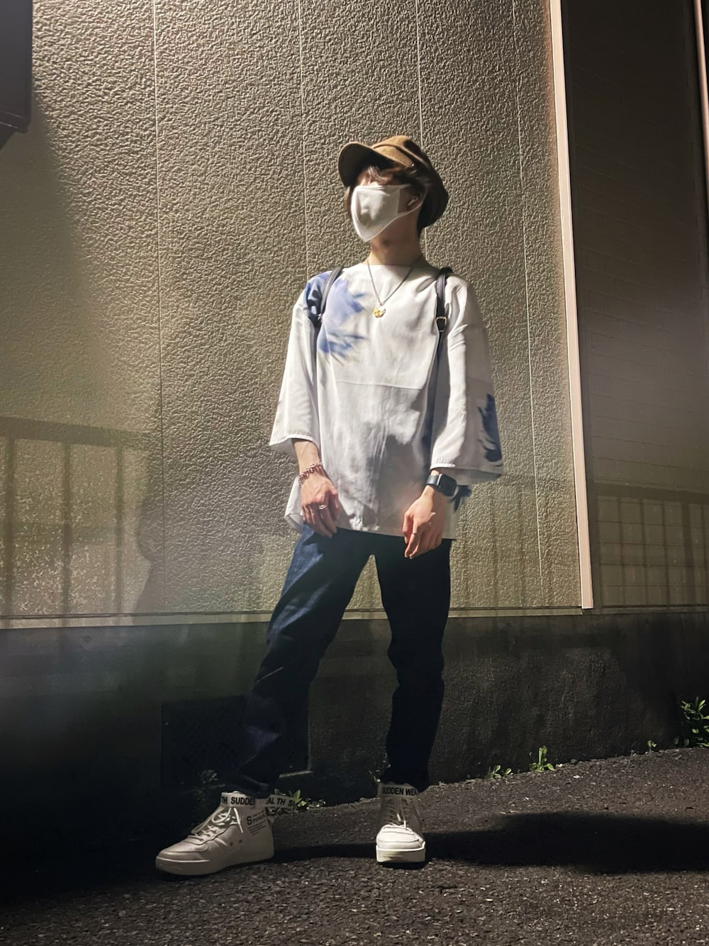 「散歩コーデ、ゆるコーデ、リラックス、スニーカー」｜「rem closetのストレートフィットデニム（デニムパンツ、ブルー系）」を使った、recommendationさん（メンズ・155cm）の春コーディネートの1枚目の写真