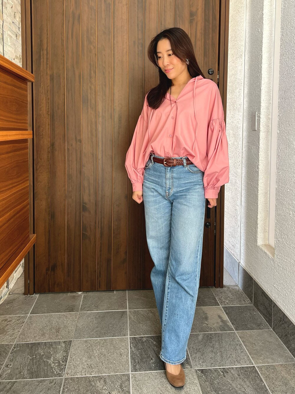 「カジュアル、春カラー、オトナ女子、ママコーデ、ピンクコーデ、キレイめ、40代ファッション、アラフォー、デニム」｜「titivateのﾎﾞﾘｭｰﾑｽﾘｰﾌﾞｶﾌﾀﾝｼｬﾂﾌﾞﾗｳｽ（シャツ/ブラウス、ピンク系）」を使った、juuuuun83さん（レディース・162cm）の春コーディネートの1枚目の写真