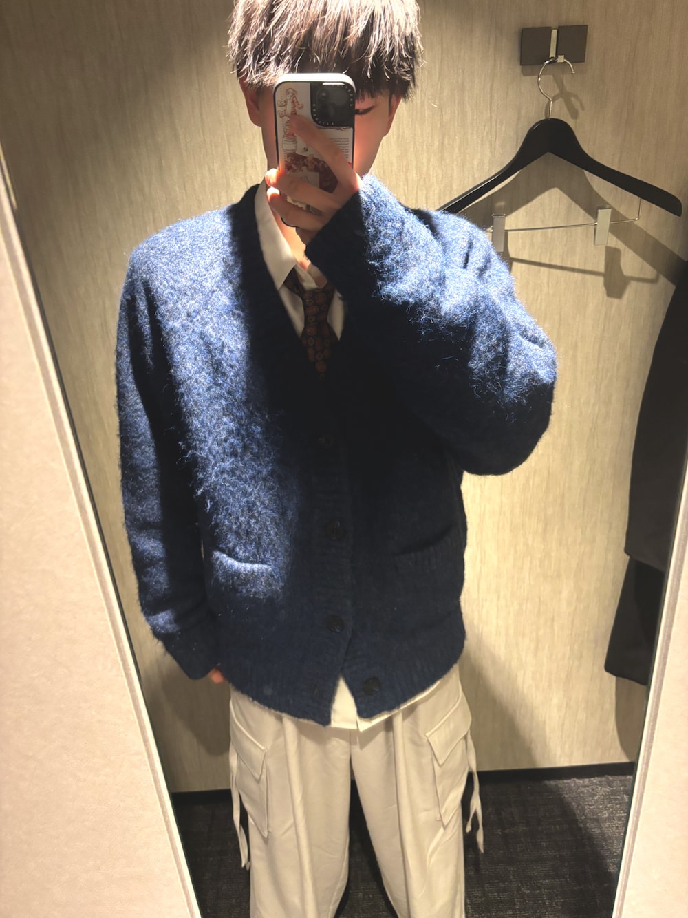 「美術館コーデ、シンプルコーデ、カーディガン、春コーデ」｜「SINSSのShaggy knit mix cardigan / シャギーニットミックスカーディガン（カーディガン/ボレロ、ブルー系）」を使った、kanato_wearさん（メンズ・176cm）の春コーディネートの1枚目の写真