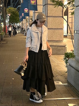 「アイテム（ダウンベスト、ホワイト系）」を使った、Risaさん（レディース・165cm）の秋コーディネート