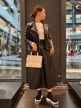 「ARMANI EXCHANGE（アルマーニエクスチェンジ）のアイテム（ライダースジャケット）」を使った、SAKIEHANさん（レディース・166cm）の夏コーディネート