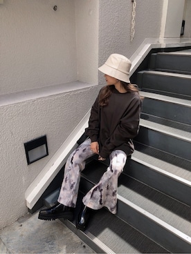 「MURUA（ムルーア）のアイテム（スウェット）」を使った、石黒芹奈さん（レディース・148cm）の秋コーディネート