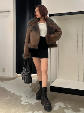 「アイテム（ムートンコート）」を使った、石黒芹奈さん（レディース・148cm）の秋コーディネート