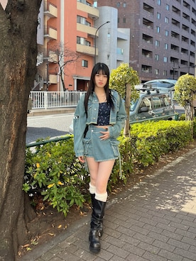 「EMODA（エモダ）のカットスリーブフードデニムブルゾン（デニムジャケット、ブルー系）」を使った、片岡玲菜さん（レディース・165cm）の冬コーディネート