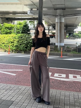 「アイテム（スウェットパンツ、ブラウン系）」を使った、片岡玲菜さん（レディース・165cm）の夏コーディネート