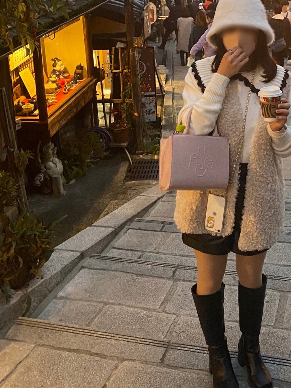 「秋冬コーデ、おしゃれさんと繋がりたい、パンツコーデ、骨格ウェーブ、ファーベスト、ファーバケハ、いいね、save、フォローお願いします🤑、いいね返し、ootd、instagramフォローお願いします、instagram、プチプラコーデ、ベスト」｜「sheinのアイテム（ハット、ホワイト系）」を使った、airiさん（レディース・156cm）の秋コーディネートの1枚目の写真