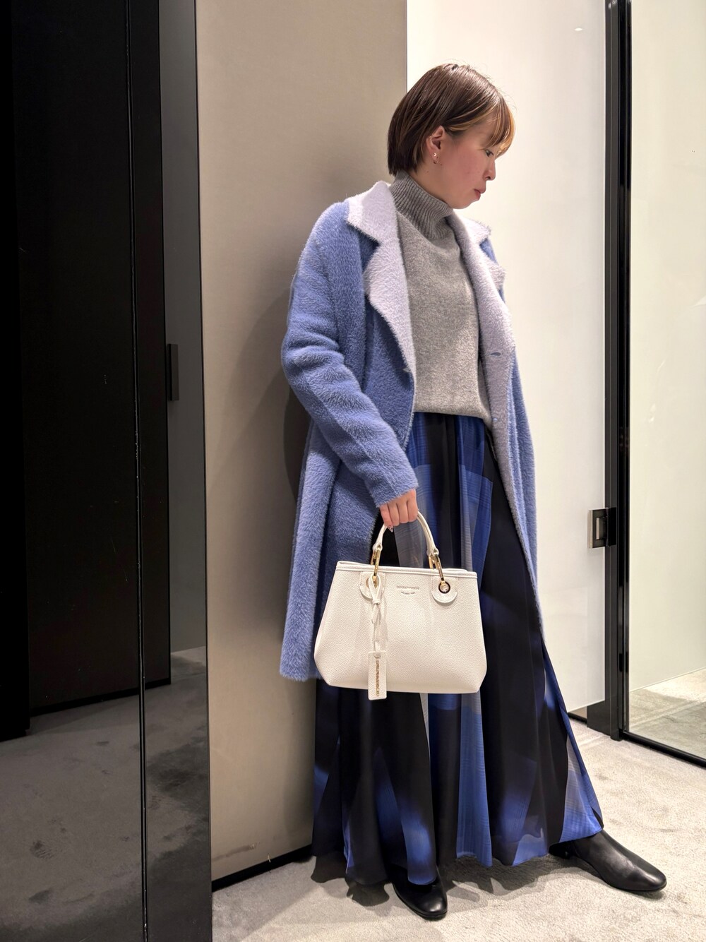 エンポリオアルマーニ グレー ニット チェスターコート EMPORIO ARMANIのチェスターコートを使った人気ファッション