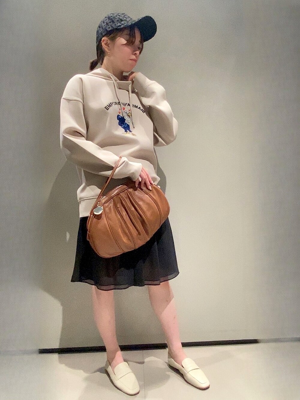 「EMPORIO ARMANI、エンポリオアルマーニ、低身長コーデ、パーカーコーデ、大人カジュアル、秋コーデ、リラックススタイル」｜「EMPORIO ARMANIのアイテム（キャップ、ブラック系）」を使った、まぉ☺︎さん（レディース・158cm）の夏コーディネートの1枚目の写真