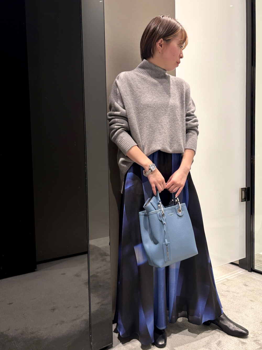 「EMPORIO ARMANI、エンポリオアルマーニ、着回しコーデ、秋冬コーデ、低身長コーデ、オトナカジュアル」｜「EMPORIO ARMANIのアイテム（ニット/セーター、グレー系）」を使った、まぉ☺︎さん（レディース・159cm）の秋コーディネートの1枚目の写真