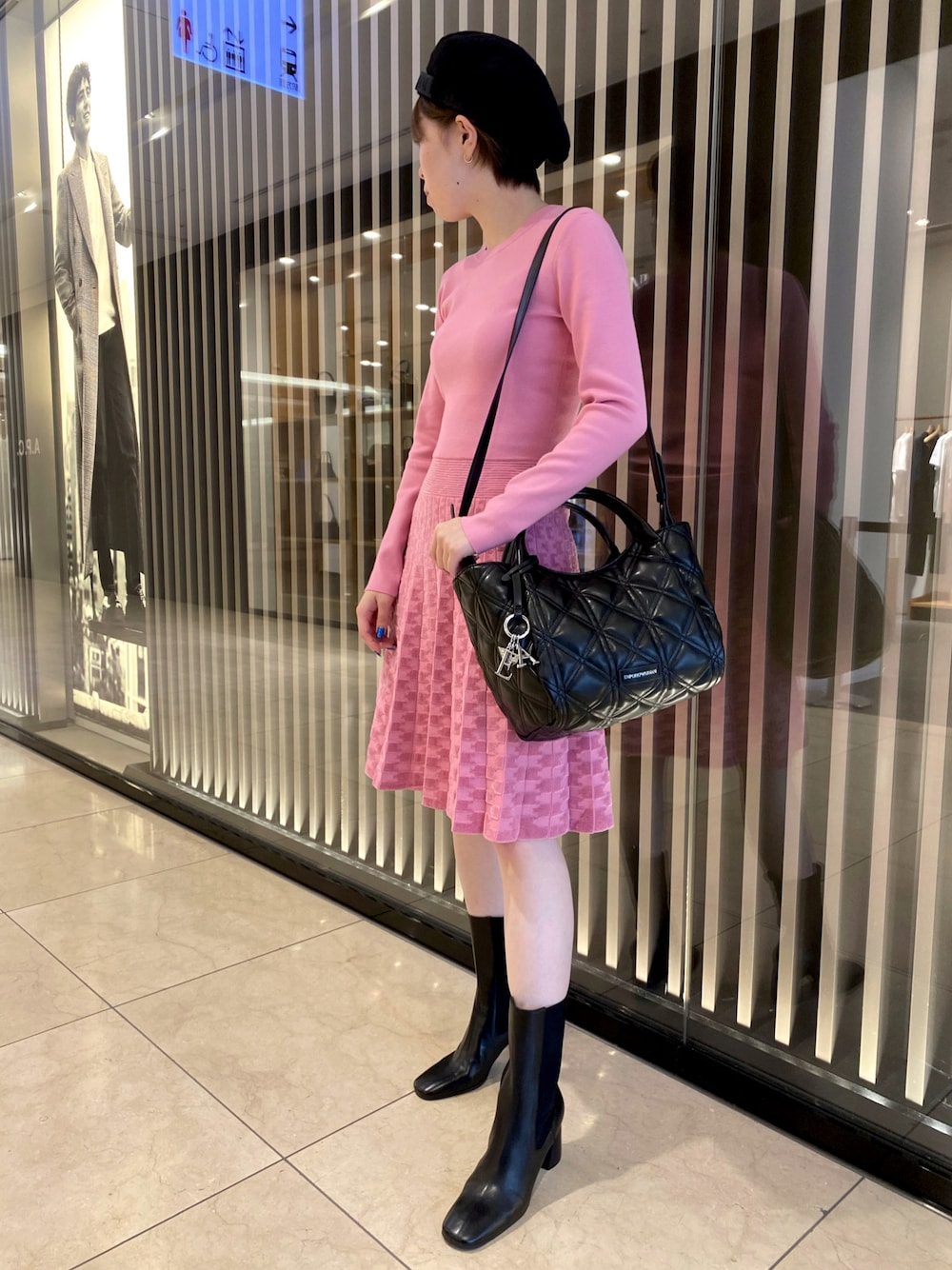 「EMPORIO ARMANI、エンポリオアルマーニ、低身長コーデ、秋冬コーデ、ワンピース、大人ガーリー」｜「EMPORIO ARMANIのアイテム（帽子、ブラック系）」を使った、まぉ☺︎さん（レディース・159cm）の秋コーディネートの1枚目の写真