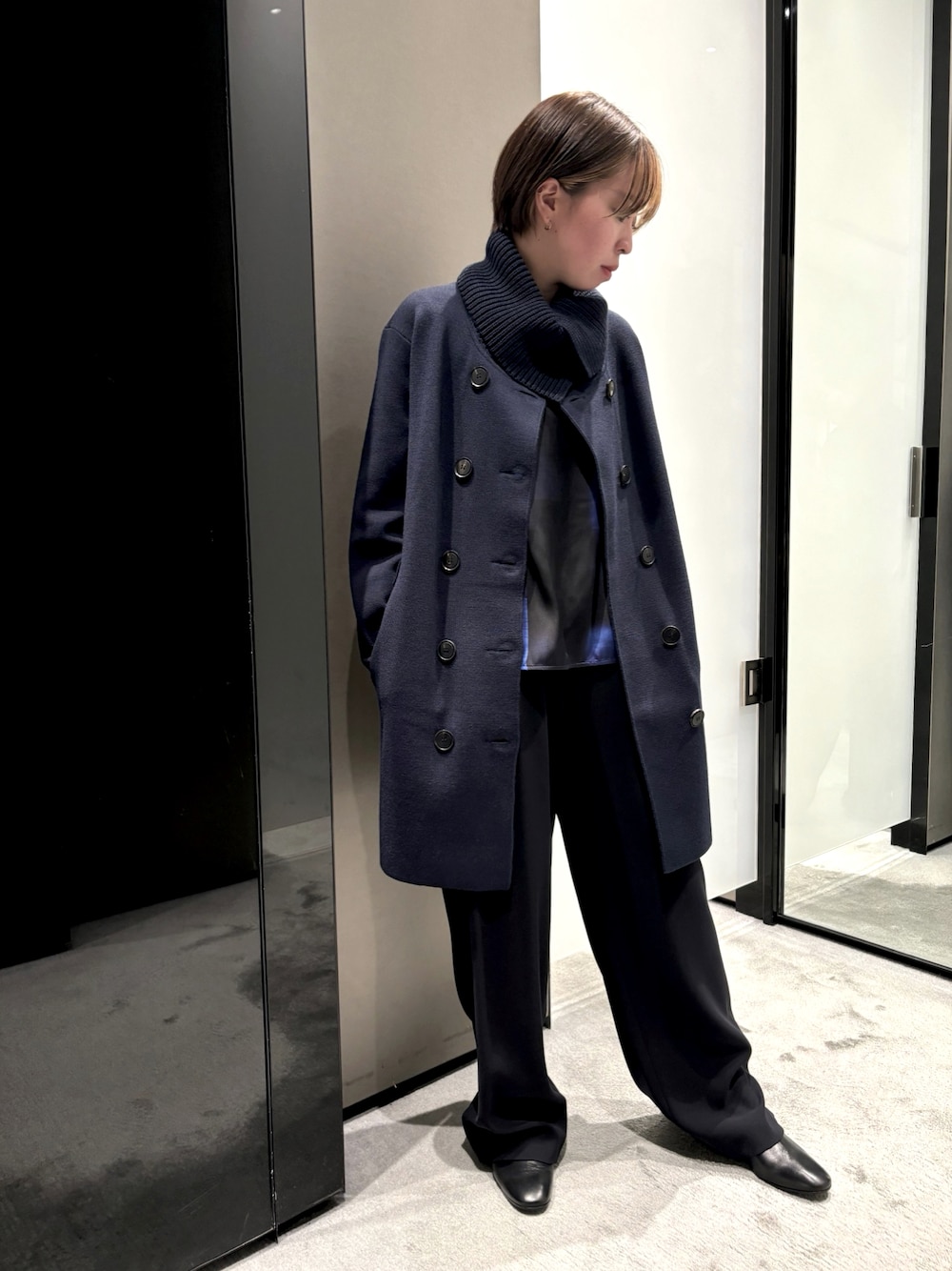 「EMPORIO ARMANI、エンポリオアルマーニ、着回しコーデ、秋冬コーデ、低身長コーデ、大人コーデ」｜「EMPORIO ARMANIの【エンポリオ アルマーニ】ブラウス サテン チェックプリント マルチカラーシェーディング（シャツ/ブラウス、ブルー系）」を使った、まぉ☺︎さん（レディース・159cm）の秋コーディネートの1枚目の写真