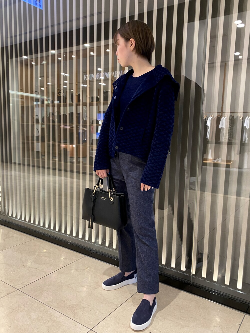 「EMPORIO ARMANI、エンポリオアルマーニ、低身長コーデ、秋冬コーデ、大人カジュアル、モノトーン、休日スタイル、着回しコーデ」｜「EMPORIO ARMANIのアイテム（ジャケット/アウター、ブルー系）」を使った、まぉ☺︎さん（レディース・159cm）の秋コーディネートの1枚目の写真