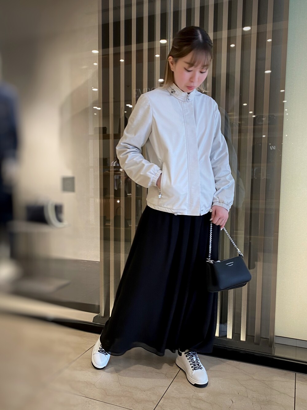 「EMPORIO ARMANI、エンポリオアルマーニ、低身長コーデ、春コーデ、春夏コーデ、休日スタイル、大人カジュアル、スカートスタイル」｜「EMPORIO ARMANIのアイテム（ライダースジャケット、ホワイト系）」を使った、まぉ☺︎さん（レディース・158cm）の春コーディネートの1枚目の写真
