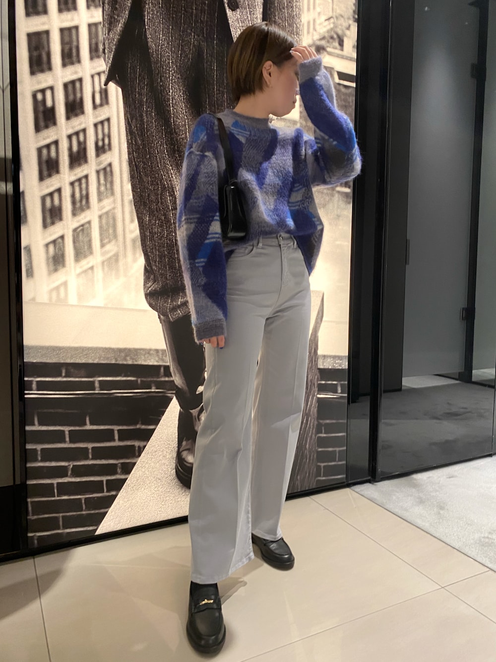 「EMPORIO ARMANI、エンポリオアルマーニ、低身長コーデ、秋冬コーデ、大人カジュアル、休日スタイル、着回しコーデ」｜「EMPORIO ARMANIのアイテム（ローファー、ブラック系）」を使った、まぉ☺︎さん（レディース・159cm）の秋コーディネートの1枚目の写真