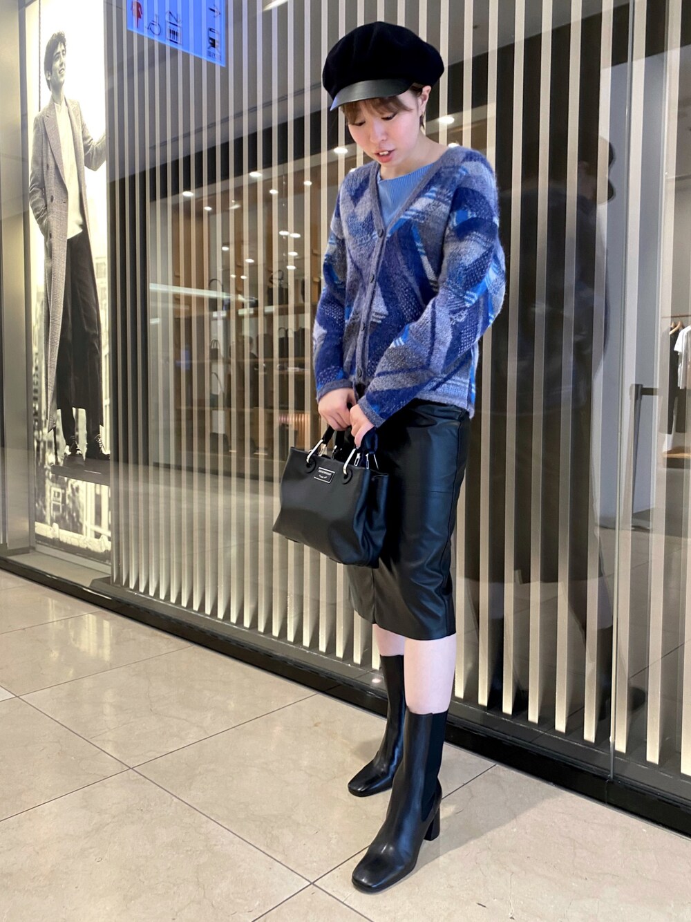 「EMPORIO ARMANI、エンポリオアルマーニ、低身長コーデ、秋冬コーデ、休日スタイル、おでかけコーデ、大人カジュアル、大人女子、着回しコーデ」｜「EMPORIO ARMANIのアイテム（帽子、ブラック系）」を使った、まぉ☺︎さん（レディース・159cm）の秋コーディネートの1枚目の写真