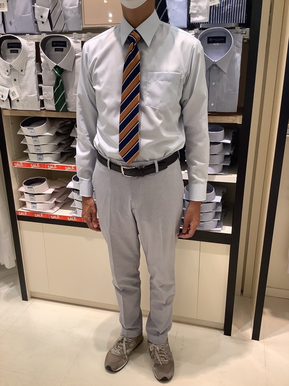 「シャツスタイル、メンズコーデ、シンプルコーデ、ビジネススタイル、ビジネスコーデ、ビジネスシャツ、シャツコーデ」｜「TOKYO SHIRTSの形態安定ノーアイロン レギュラー 長袖ビジネスワイシャツ（ビジネスシャツ、ブルー系）」を使った、BRICK HOUSE シャツ工房 甲斐双葉ラザウォーク店さん（メンズ・177cm）の夏コーディネートの1枚目の写真