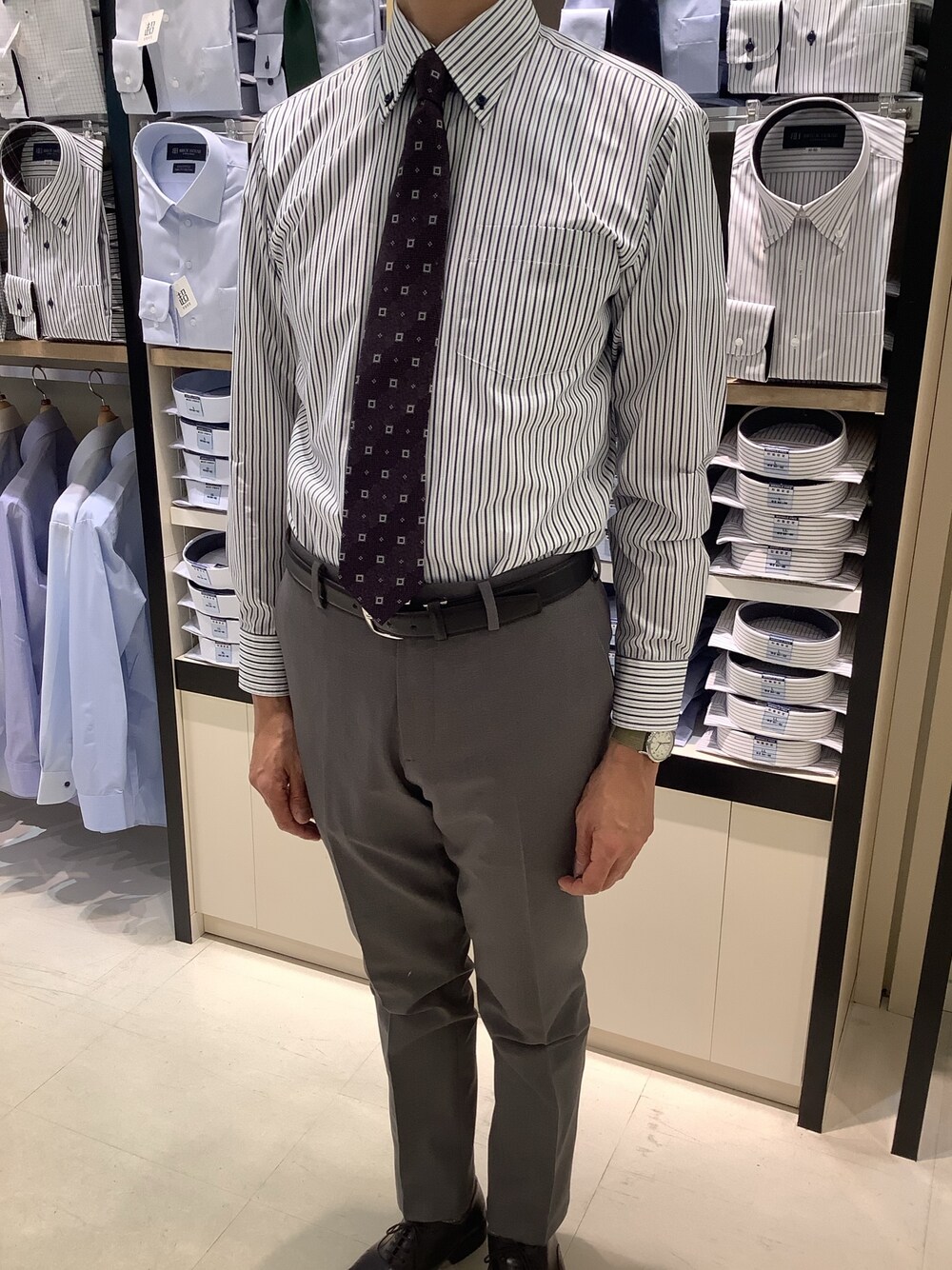 「ビジネススタイル、シャツ好き集まれ、オフィススタイル、シンプルコーデ、シャツスタイル、きれいめ、東京シャツ、BRICK HOUSE by Tokyo Shirts」｜「TOKYO SHIRTSのメランジベーシックネクタイ（ネクタイ、パープル系）」を使った、BRICK HOUSE シャツ工房 甲斐双葉ラザウォーク店さん（メンズ・177cm）の冬コーディネートの1枚目の写真