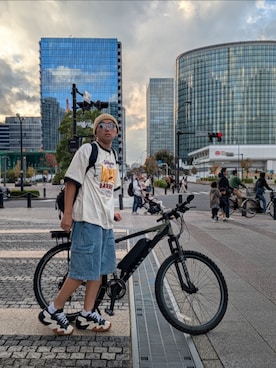 「アイテム（デジタル腕時計）」を使った、wさん（メンズ・170cm）の秋コーディネート