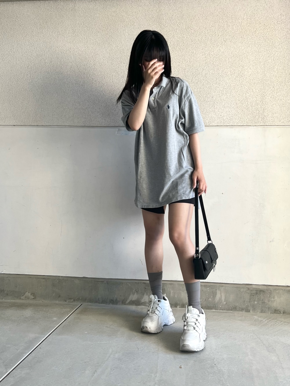 「今日のコスメと服、ラルフローレン、ポロシャツ、ポロラルフローレン、スニーカー、スカート、韓国ファッション、古着MIX、古着、カジュアル、休日コーデ、おでかけコーデ、WEARyouthコーデ、秋服準備はじめました、秋コーデ」｜「POLO RALPH LAURENのカスタム スリム フィット メッシュ ポロシャツ（ポロシャツ、グレー系）」を使った、skmtmloさん（レディース・159cm）の夏コーディネートの1枚目の写真