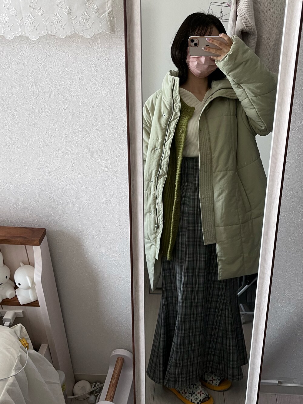 「PEACH JOHNのアイテム（トップス、ホワイト系）」を使った、ぴょんぴょょさん（レディース・154cm）の冬コーディネートの1枚目の写真