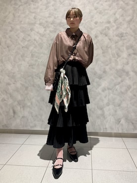 「SpRay（スプレイ）のベロアプリーツティアードロングスカート（スカート、ブラック系）」を使った、HIMIKO　有楽町マルイ店さん（レディース・155cm）の春コーディネート