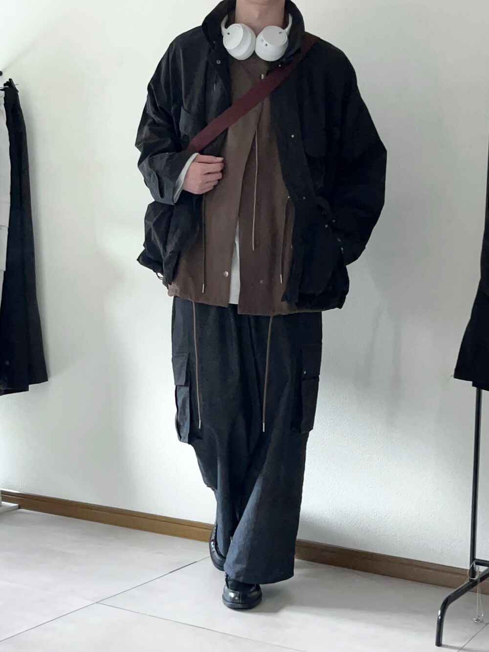 「大学生、シンプルコーデ、秋コーデ、秋服準備はじめました、ミリタリー、ブルゾン、WYM、CASPER JOHN」｜「INTER FACTORYのファッションインフルエンサー yuuki - High neck military vest / ハイネックミリタリーベスト　made in INTER FACTORY（ベスト、ブラウン系）」を使った、恂さん（メンズ・184cm）の秋コーディネートの1枚目の写真