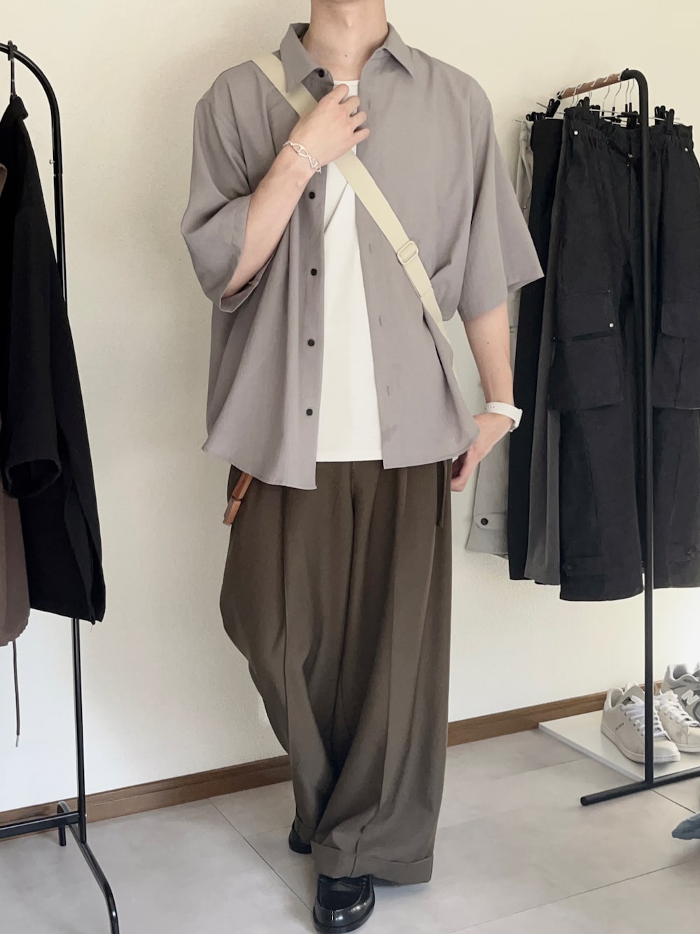 「きれいめカジュアル、お洒落さんとつながりたい、オーバーサイズ、remer、CASPER JOHN、UNIQLO、いいね、save、フォローお願いします🤑」｜「remerのloose synthetic linen over shirt / ルーズシンセティックリネンオーバーシャツ（シャツ/ブラウス、ベージュ系）」を使った、恂さん（メンズ・184cm）の夏コーディネートの1枚目の写真
