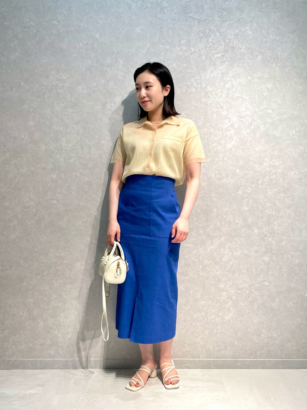 「カラーコーデ、ごきげんウィーク、きれいめカジュアル、シースルー、休日コーデ、春夏コーデ、ボストンバッグ、春コーデ、オトナカワイイ、サンダル、ストラップシューズ、ミニバッグ、ポロシャツ、タイトスカート、ハイウエスト」｜「ROPE'のシアーポロニット（ニット/セーター、ベージュ系）」を使った、naoさん（レディース・163cm）の春コーディネートの1枚目の写真