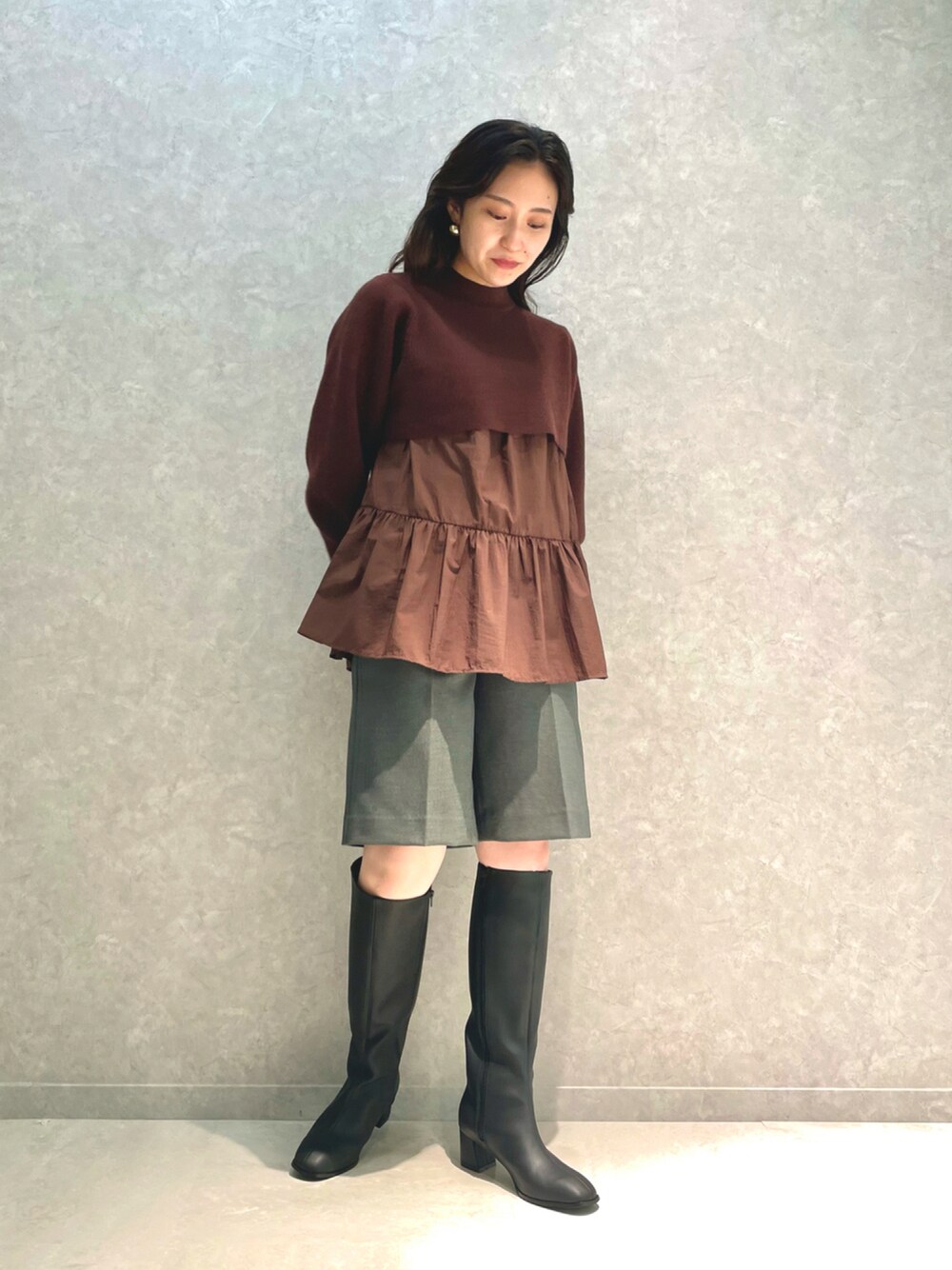 「マドモアゼルロペ、ブラウン、だから秋服が好き、ボリューム袖、レイヤードスタイル、カラーパンツ、wearhalloween2021、チュニック、モノトーン、休日スタイル、プチプラ、タックイン、ロングブーツ、秋冬コーデ、オトナ女子」｜「MADEMOISELLE ROPE'のニットドッキングチュニック（ニット/セーター、ブラウン系）」を使った、naoさん（レディース・163cm）の秋コーディネートの1枚目の写真