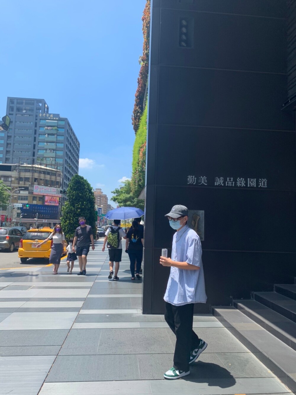 「NEW BALANCEのアイテム（キャップ、グレー系）」を使った、Machiさん（メンズ・171cm）の夏コーディネートの1枚目の写真