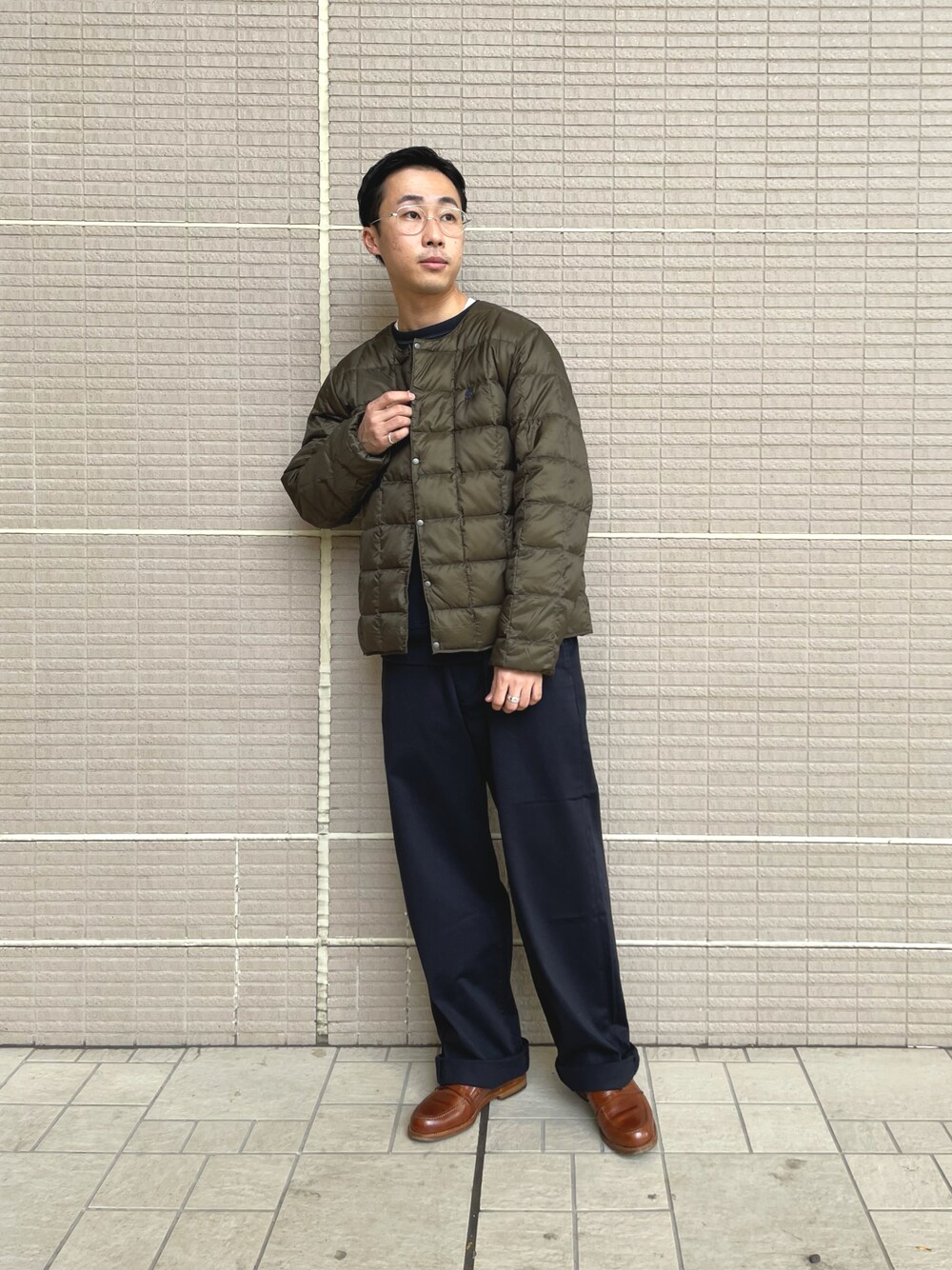「グラミチ、タイオン、インナーダウン、ワイドパンツ、ダウンジャケット、フラテッリジャコメッティ」｜「GramicciのTAION×GRAMICCI　INNER DOWN JACKET（ダウンジャケット/コート、グリーン系）」を使った、kyouji takedaさん（メンズ・168cm）の秋コーディネートの1枚目の写真
