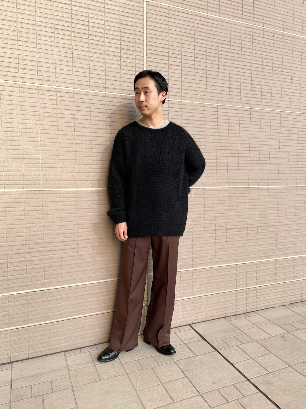 「シンプルコーデ、カジュアルコーデ、キレイめ、サニーレーベル、ビッグシルエット、ニット、ローゲージニット」｜「TRICOTS JEAN MARCの【別注】TRICOTS JEAN MARC×Sonny Label　ローゲージプルオーバーニット（ニット/セーター、ブラック系）」を使った、kyouji takedaさん（メンズ・168cm）の秋コーディネートの1枚目の写真