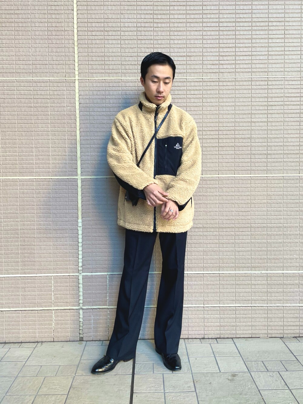 「冬アウター、冬コーデ、ボアジャケット、フリースジャケット、ラングラードレスパンツ、ジョセフ」｜「URBAN RESEARCH Sonny LabelのVERTIGO DESIGNS　Boa Jacket（ブルゾン、ベージュ系）」を使った、kyouji takedaさん（メンズ・168cm）の冬コーディネートの1枚目の写真