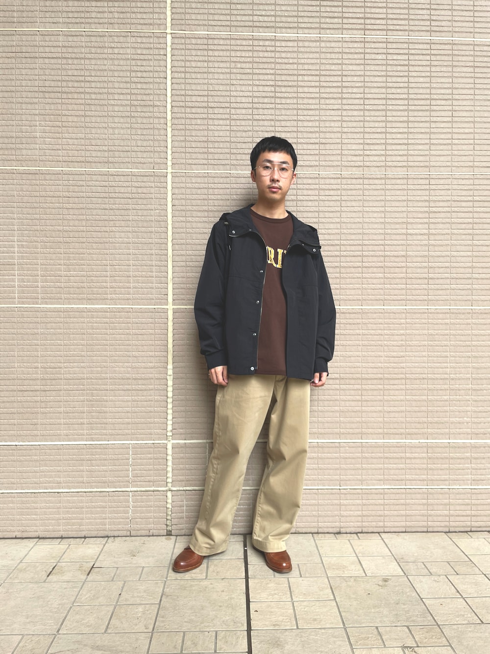 「秋コーデ、大人カジュアル、マウンテンパーカー、サニーレーベル、リーバイス、チノパン　ベージュ、フラテッリジャコメッティ」｜「URBAN RESEARCH Sonny Labelの【撥水/抗菌/防臭】コーデュラマウンテンパーカー（マウンテンパーカー、ブラック系）」を使った、kyouji takedaさん（メンズ・168cm）の秋コーディネートの1枚目の写真
