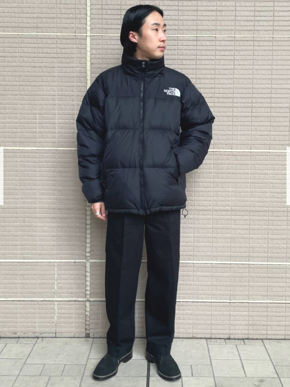 「ダウンジャケット、サニーレーベル、Sonny　Label、THE NORTH FACE、ノースフェイス、ブラック、オールブラック、ブラックコーデ、チノパン、F.lli Giacometti、ブーツ」｜「THE NORTH FACEのザ・ノース・フェイス メンズダウンジャケット / ヌプシジャケット（ダウンジャケット/コート、ブラック系）」を使った、kyouji takedaさん（メンズ・168cm）の冬コーディネートの1枚目の写真