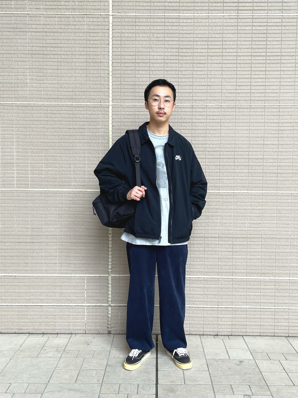 「ナイキ、コーチジャケット、class、ヴァンズ、アナハイム、休日コーデ、大人カジュアル」｜「CLASSのアイテム（パンツ、ブルー系）」を使った、kyouji takedaさん（メンズ・168cm）の秋コーディネートの1枚目の写真