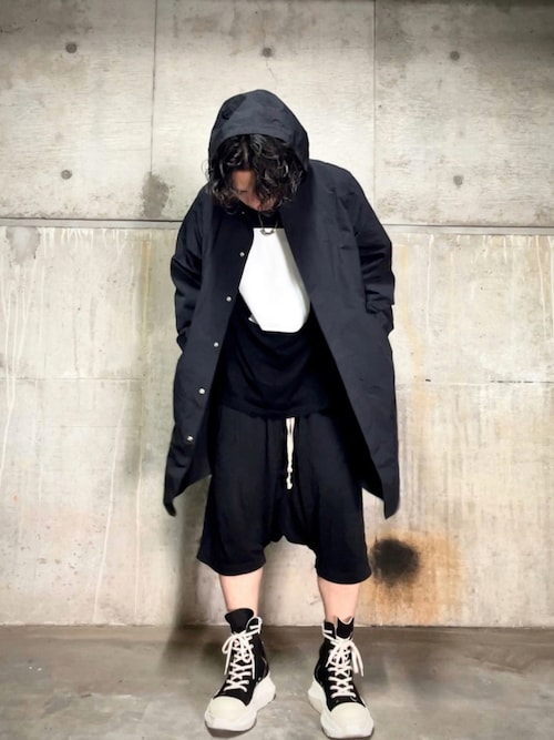 DRKSHDW by RICK OWENSのスニーカーを使った人気ファッション