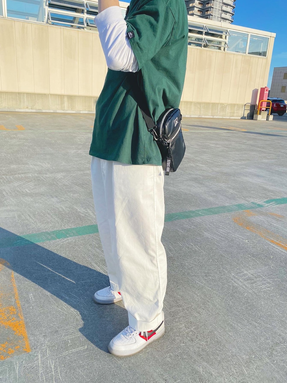 「BEN DAVISのTATE SHOULDER BAG（ショルダーバッグ、ブラック系）」を使った、satokai0205さん（メンズ・173cm）の夏コーディネートの1枚目の写真