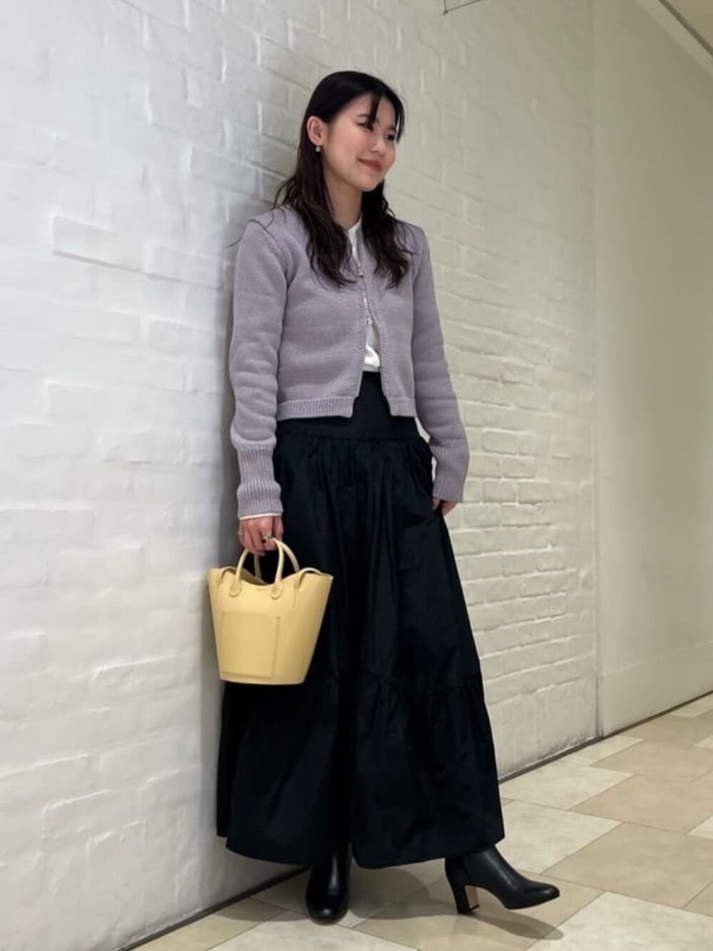 「トレンド、リラックススタイル、フェミニン、骨格_ウェーブ、パーソナルカラー_SPRING、ブーツ、スプリングコート、Odette e Odile」｜「YAHKIの＜YAHKI＞W FACE YH-613（トートバッグ、ベージュ系）」を使った、山田　オデット エ オディール スタッフさん（レディース・158cm）の冬コーディネートの1枚目の写真