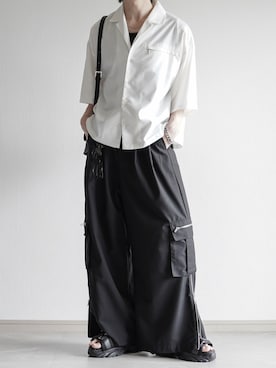 カーゴパンツを使った「オープンカラーシャツ」の人気ファッション
