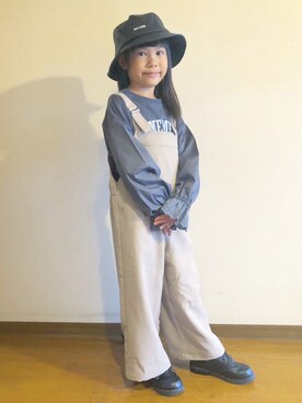 「a.v.v（アーヴェヴェ）のアイテム（オールインワン・サロペット）」を使った、avv_kidsstaffさん（キッズ・120cm）の秋コーディネート