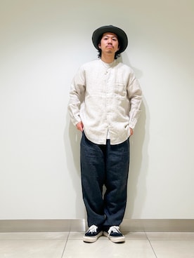 「URBAN RESEARCH DOORS（アーバンリサーチドアーズ）のシルケットリネン バンドカラーロングスリーブシャツ（シャツ/ブラウス、ホワイト系）」を使った、DAIKI TAKEYAさん（メンズ・165cm）の春コーディネート
