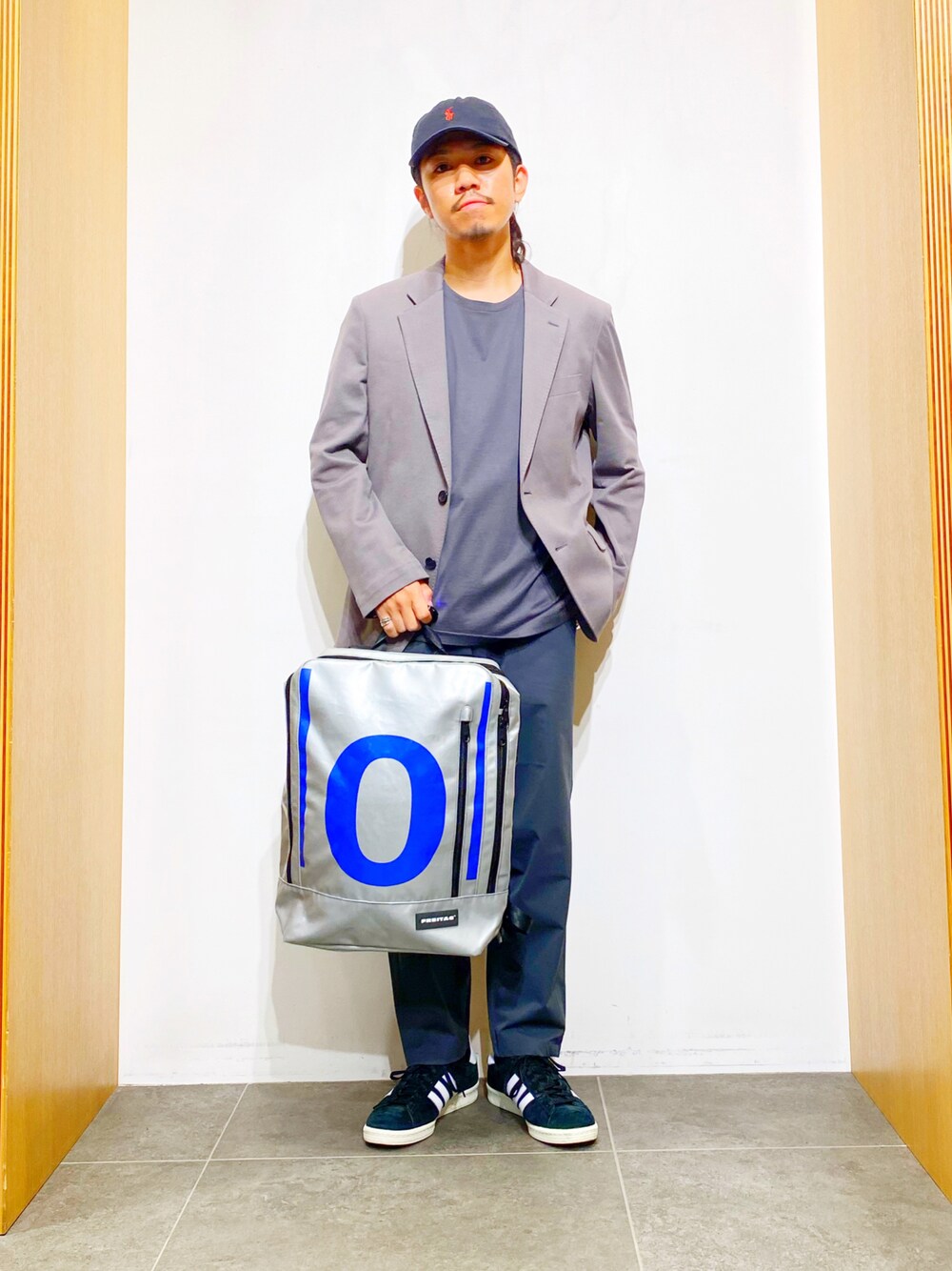 「ジャケパン、お洒落さんとつながりたい、きれいめカジュアル、秋トレンド2021、秋冬コーデ、秋コーデ、キャップ、オトナカジュアル、URBAN RESEARCH、ジャケット、フライターグ、adidas、campus 80's」｜「POLO RALPH LAURENのポロ ラルフローレン キャップ ストラップバック POLO Ralph Lauren（キャップ、ブルー系）」を使った、DAIKI TAKEYAさん（メンズ・165cm）の秋コーディネートの1枚目の写真