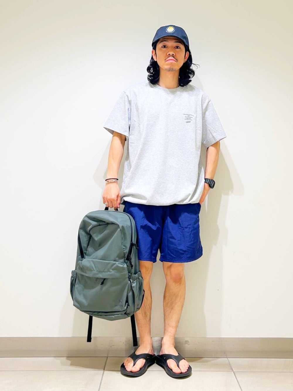 「カジュアル、Tシャツ、urbanresearchdoors、オーバーサイズ、イージーパンツ、オーバーシルエット、サンダル、キャップ、アウトドア、機能素材、NIKE、低身長、アーバンリサーチドアーズ、ショーツ、doors」｜「OOFOSのOOFOS　Ooriginal（サンダル、ブラック系）」を使った、DAIKI TAKEYAさん（メンズ・165cm）の夏コーディネートの1枚目の写真